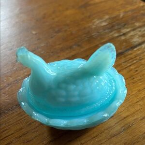 Vintage rare unmarked turquoise blue milk glass hen on a nest 2 1/2” salt cellar